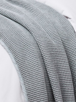 Amouve Signature Blanket in Waffle Weave