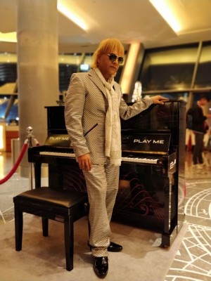 Exclusive Scoop: Dubai’s Music Legend Glenn Perry, The Star Of “Hello Dubai” 