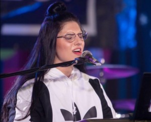 Pop Singer - Mariah K