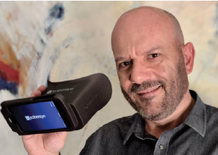 Antonio Visconti with the SOBEREYE testing device Antonio Visconti with the SOBEREYE testing device