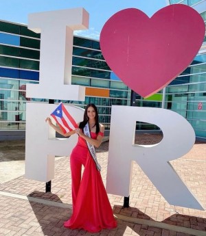Miss Puerto Rico departs for Miss Universe in vassalloAtelier