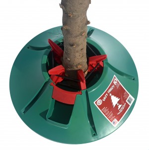 Inventor creates Christmas tree stand so convenient that it will bring people back from fake trees
