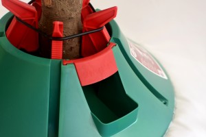 Inventor creates Christmas tree stand so convenient that it will bring people back from fake trees