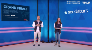 GLOBAL WINNER Alise e de Tonnac Co Founder and Co CEO of Seedstars congratulates Jared Lim CEO of Fi