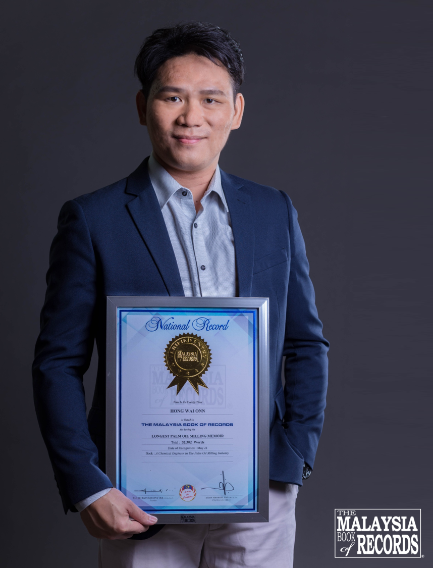 Hong Wai Onn showing off the Malaysia Book of Records certificate