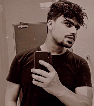 Groove with the enigmatic songs by the artist Moin Balot