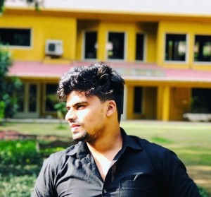 Groove with the enigmatic songs by the artist Moin Balot