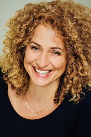 JenniferPowers Headshot Close