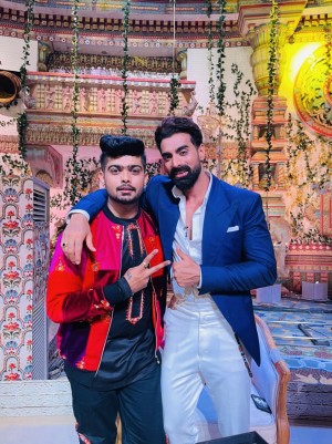 (L-R) Nishchal Sharma & Tushar Kalia on the sets of Dance Deewane that airs on Colors TV