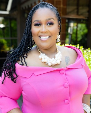 Meet the Nurse Helping Hundreds of US Women & Men Get Their Cash and Confidence Up