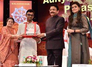 From left to right Rajashree Birla, Parshwanath Upadhye, Vidyasagar Rao, Neerja Birla