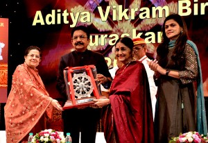 From left to right Rajashree Birla, Vidyasagar Rao, Dr.kanak Rele & Neerja Birla