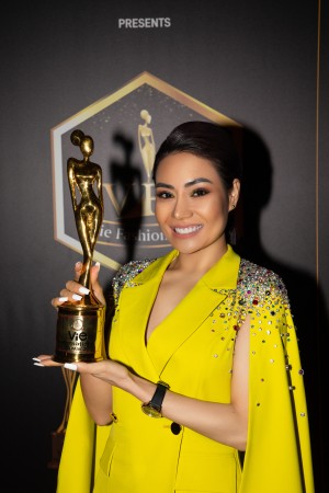 Miley Cao holding her award at Vie Fashion Week