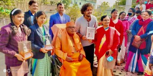 Sumit with Swami Tapanand Ji (Right) and Principal Mausmi Maiti (Left)