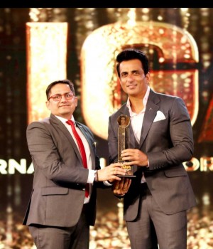 Dr. Rajeev Tyaigi (Pro. Chancellor at Shri Venkateshwara University) award receive with actor Sonu Sood