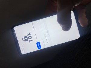 Secure Tox client on Avoozer smart phone