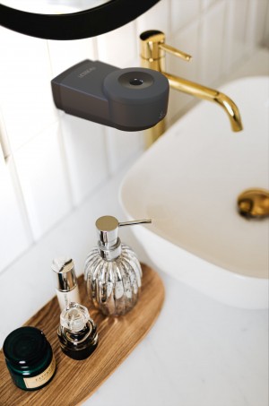 No touch bar soap dispenser black