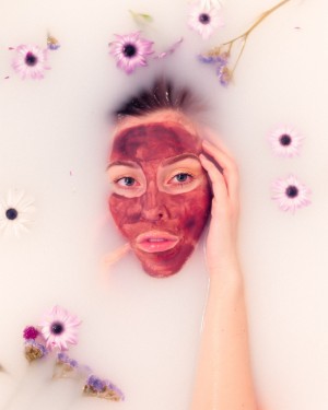 Aronia Clay Mask with Marija in Milk Bath