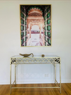 Example of making rooms depersonalised in property staging