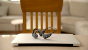 Kanishka with the Hon