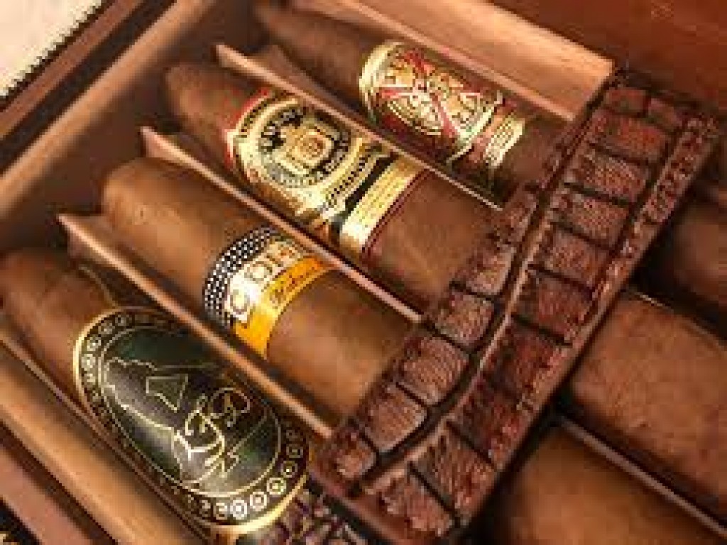The Luxury Cigar Club Buy Premium Hand