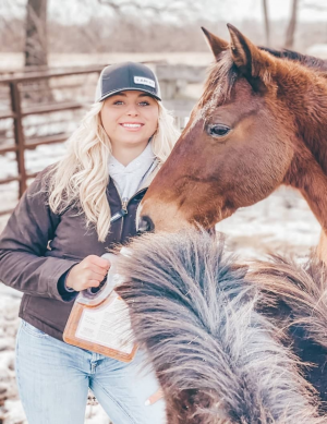 ROSELYNN ORR awarded $1000 FFA grant from VALENT U.S.A. LLC  to pursue AGRIBUSINESS SAE