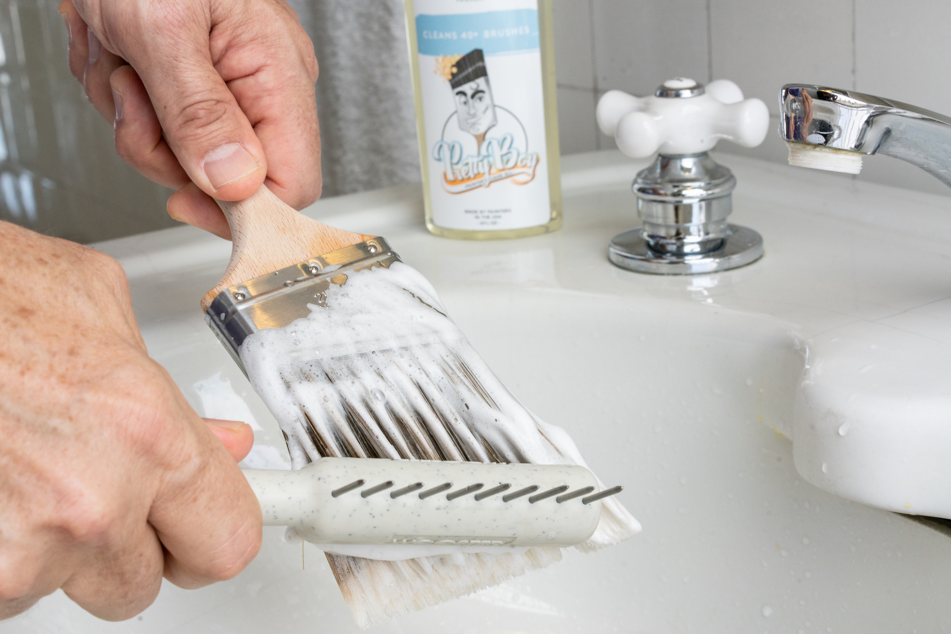 Pretty Boy cleaning paint brush Pretty Boy cleaning paint brush