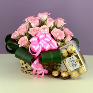 Celebrate this Valentine's day with scintillating blooms from GiftstoIndia24x7.com