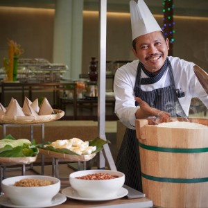 Chef Shahrul with Nasi Lemak Kukus Tong Kayu