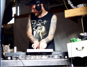 Ape Suit - Muti Music Earthdance Compilation