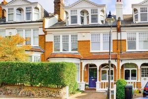 6 bed terraced house for sale