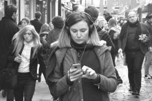 New “Mobile Phone Cash Reward Sticker” Makes It Easy to Return a Lost Cell Phone