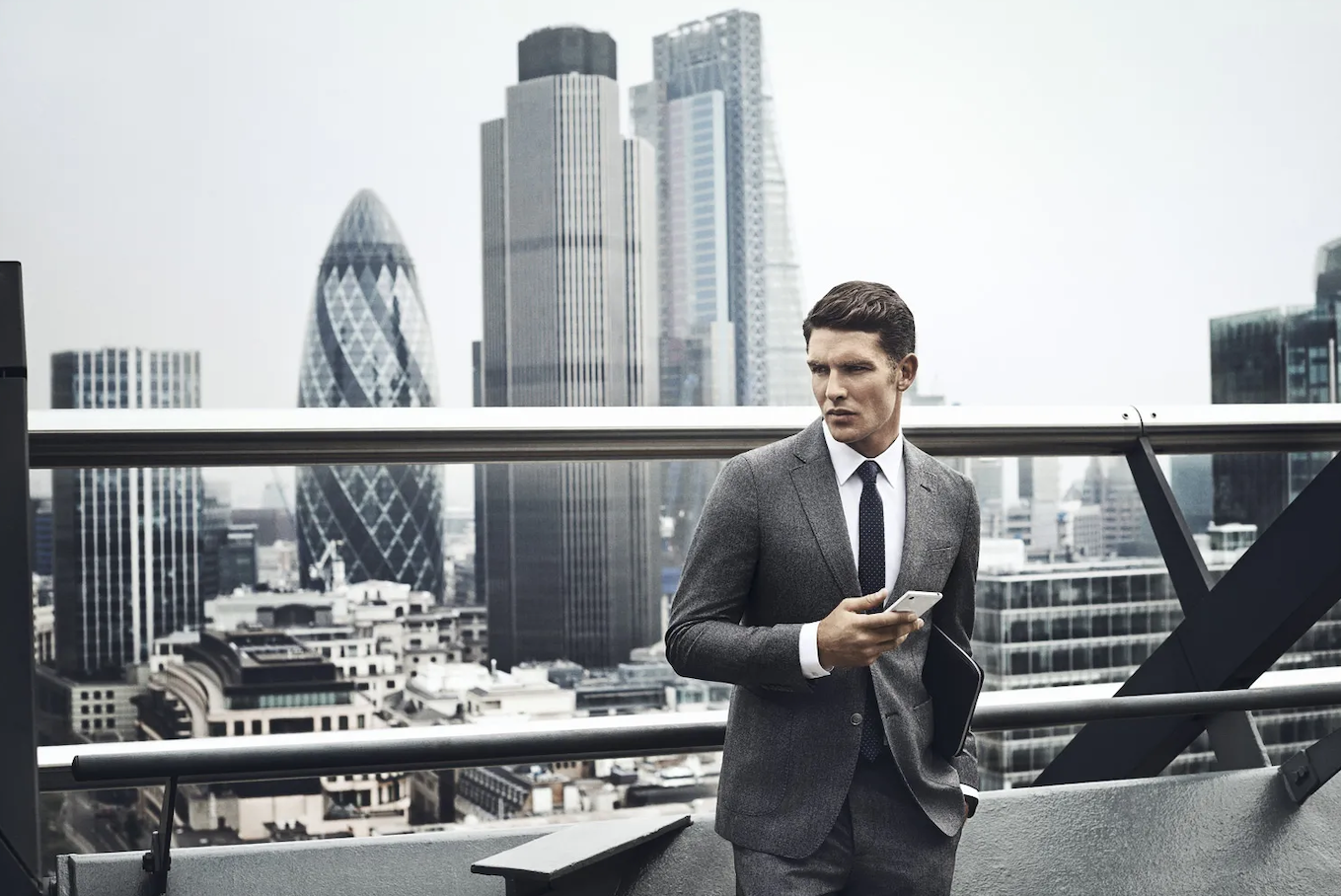 Hombre con hombre singando