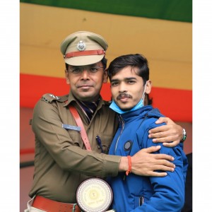 Indian painter Vaibhav Kumar Sharma awarded by SP Ramgarh