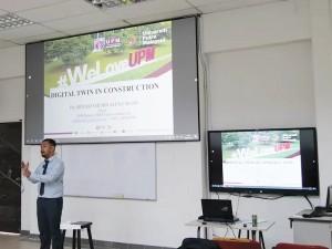 Dr. Aidi Hizami, Head of UPM-Bentley BIM Advancement Lab are presenting using Arvia Smart Classroom