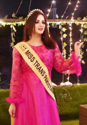 Shyraa during Miss Pakistan during crowning