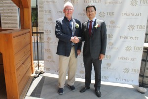 L-R: Deputy Chair District of Muskoka Steve Clement & Evertrust President & Founder Dr. Ted Zhou
