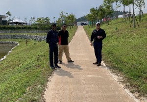 RST Asean Region Director Ramesh Sreedaran and RST Director David Handle with engineer