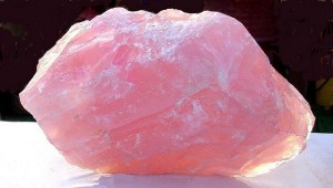 Rose quartz gemstone used by Raphaël Pathé The Worlds Medium