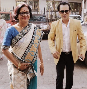 Nina Dias, Director, Nirmala Niketan Polytechnic welcoming Viveck Shettyy, CEO, Indus Communications to CREATIONS’2019.