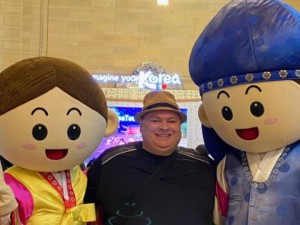 image1K-Food Ambassador Mike Drake (center) with www.discoverkorealive.com mascots