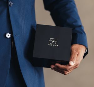 Verona, preserved roses that last for years in a luxurious box.