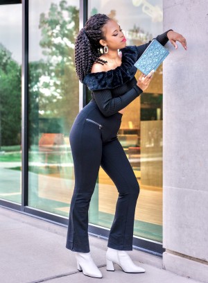 A Picture of Author Taiya Collier