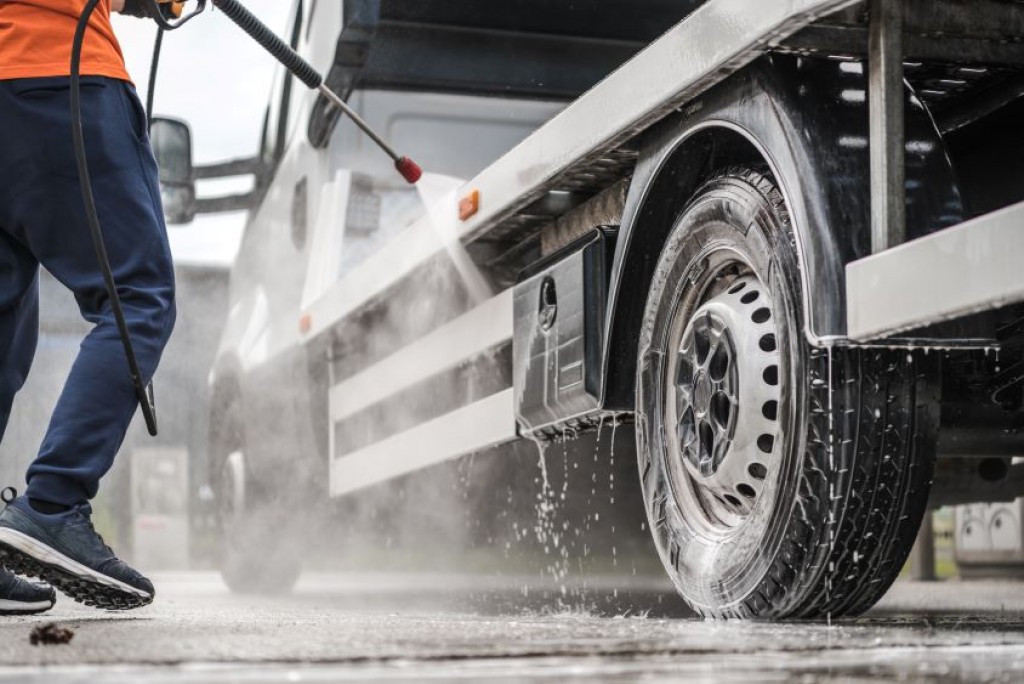 DM Sarpanch Car Washing Offers The Best Truck Wash Service in Winnipeg
