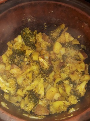 Potato and broccoli stir fry in MEC