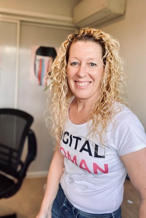 Elisha Booth DIGITAL WOMAN T-SHIRT PHOTO WOMEN IN TECH