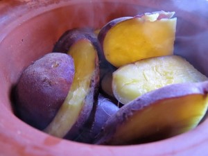 Cooking Yam Potatoes in Pure clay