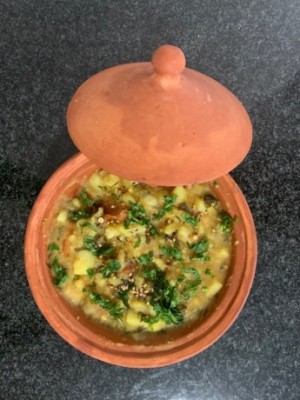 Potato curry in Miriams clay pot