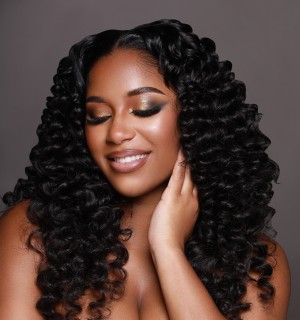 CEO of Hollywood Luxury Hair, Te