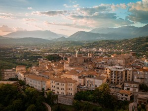 Atina: According to legend, it was founded by Saturn, god of Olympus, who, forced to flee Greece